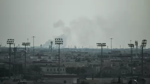 Escalada en Oriente Medio: 3 soldados de EE. UU. Se confirma la muerte del líder supremo iraní Alí Jameneí. Teherán responde con misiles y drones el 1 de marzo.