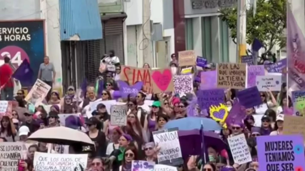 Cientos de mujeres marchan el 8M de 2026 exigiendo justicia y una vida libre de violencia en Sinaloa