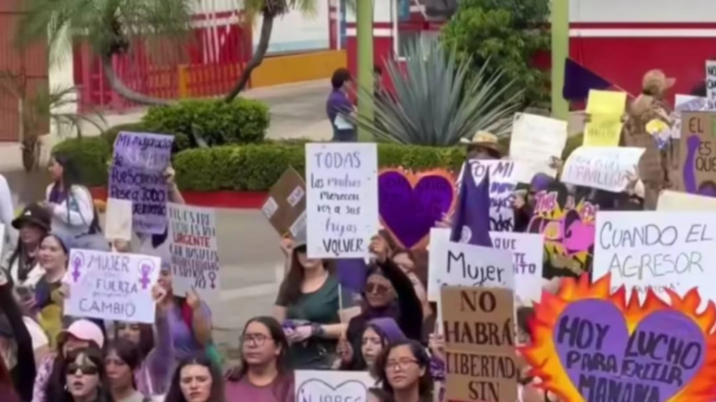Cientos de mujeres marchan el 8M de 2026 exigiendo justicia y una vida libre de violencia en Sinaloa
