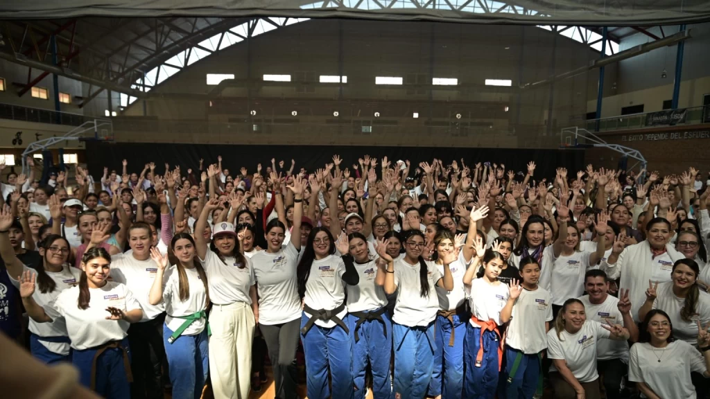Mujeres sinaloenses participan en la Clase Nacional de Defensa Personal “Mujeres Imparables” en el marco del 8M