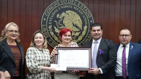 Entrega Congreso premio “Norma Corona Sapién” a la activista Yesenia Rojo
