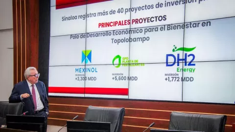 Gobernador Rocha Moya impartió conferencia magistral en el Centro de Estudios Superiores Navales