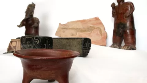 México Recupera Tesoros Ancestrales: Placas Olmecas, Cuenco de Zacatecas y Silbato Azteca Vuelven a Casa Desde Australia