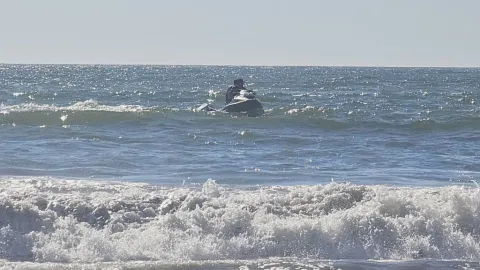 Mar de Fondo Genera Olas de Hasta 3 Metros y Provoca Múltiples Rescates en Playas de Mazatlán