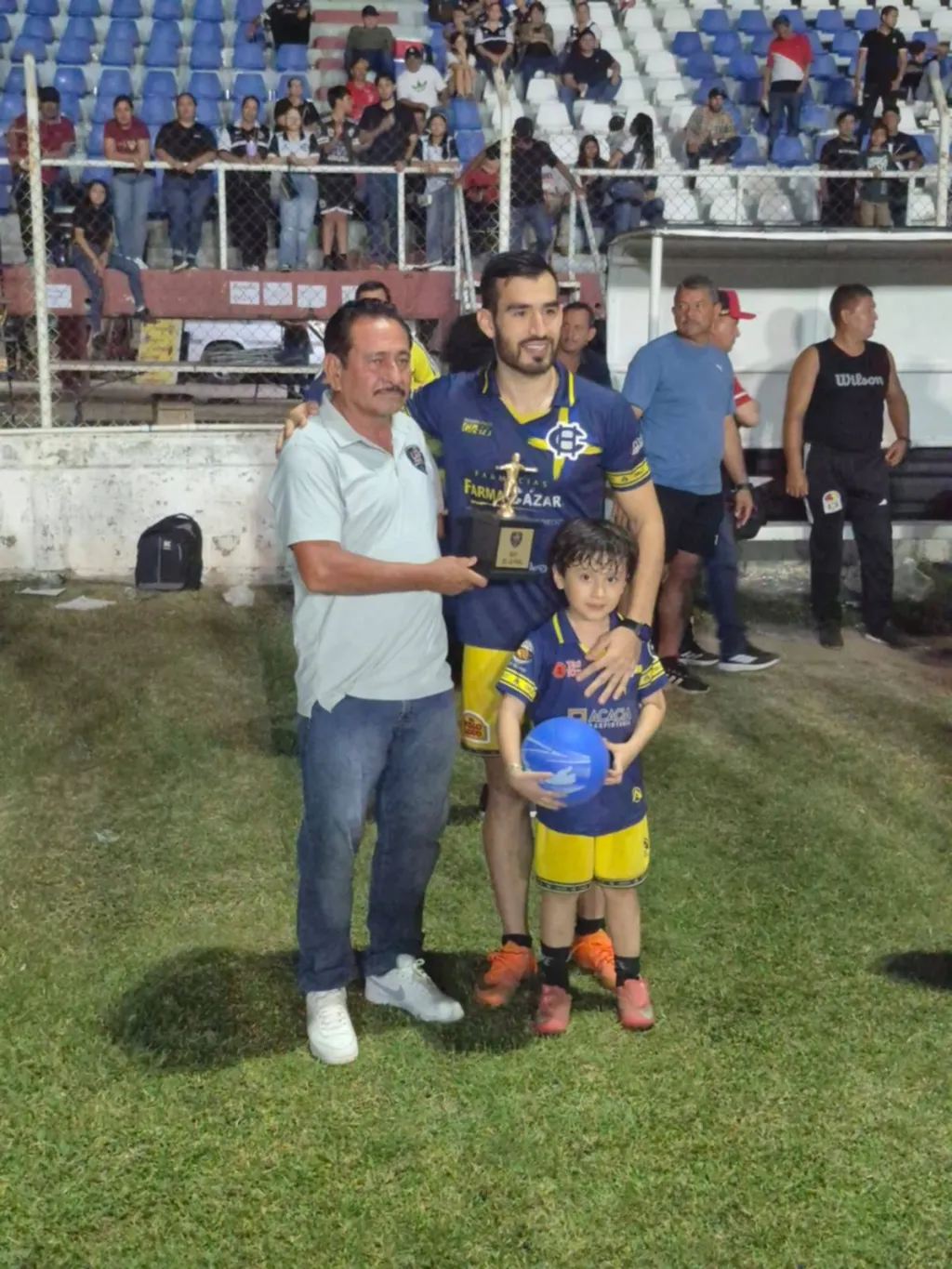 Jonathan Osuna, MVP del torneo y anotador de dos goles que le dan el Bicampeonato a El Chaleco en esta gran final.