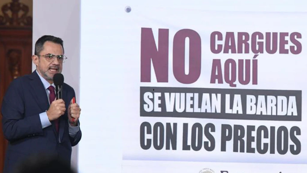 Profeco colocará lonas en gasolineras con precios caros de combustible regular y diésel