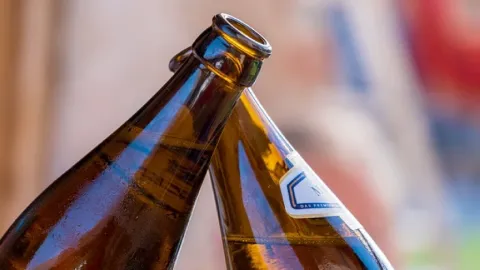 Urgen Fortalecer Etiquetado de Bebidas Alcohólicas para Advertir Graves Riesgos a la Salud, Incluyendo Cáncer y Daño en Adolescentes