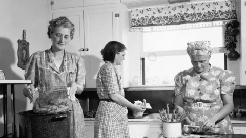 Algoritmos, delgadez extrema y 'tradwives': ¿quién define hoy el ideal femenino y qué implica para la salud y los derechos de las mujeres?