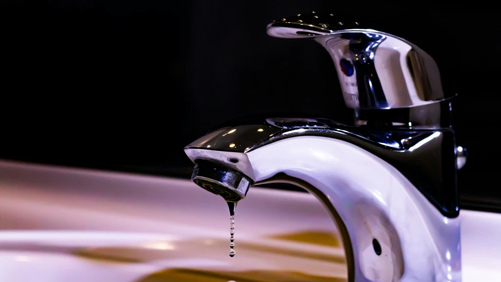 ¡Alerta en el Hogar! Los 6 Hábitos Secretos que Inflan tu Factura de Agua y Cómo Frenarlos de Inmediato