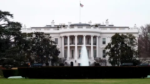 La Casa Blanca Intensifica Presión Sobre Apple para Bloquear Chips Chinos: ¿Crisis de Suministro vs. Seguridad Nacional?