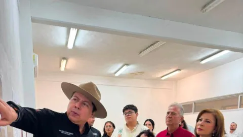 Rectora de Universidad Nacional Rosario Castellanos supervisa el área donde se construye la Unidad Culiacán