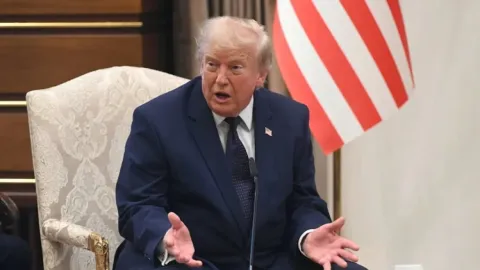 Trump Impulsa Nuevo Acuerdo con México y Recrudece Guerra Comercial con Canadá