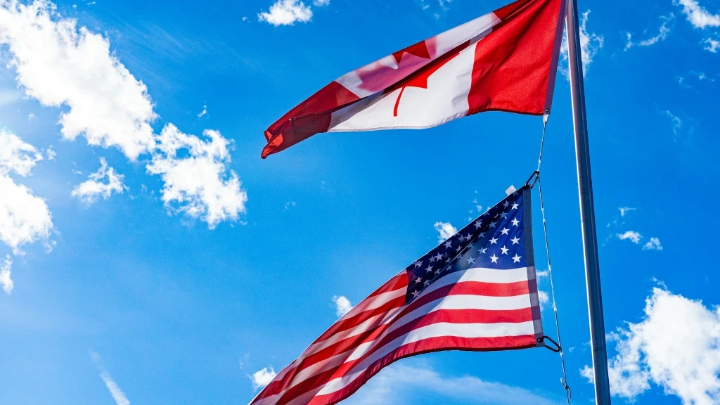 Guerra Comercial Canadá-EE.UU.: Aranceles del 50% Entran en Vigor y Ottawa Responde con 'Dólar por Dólar'