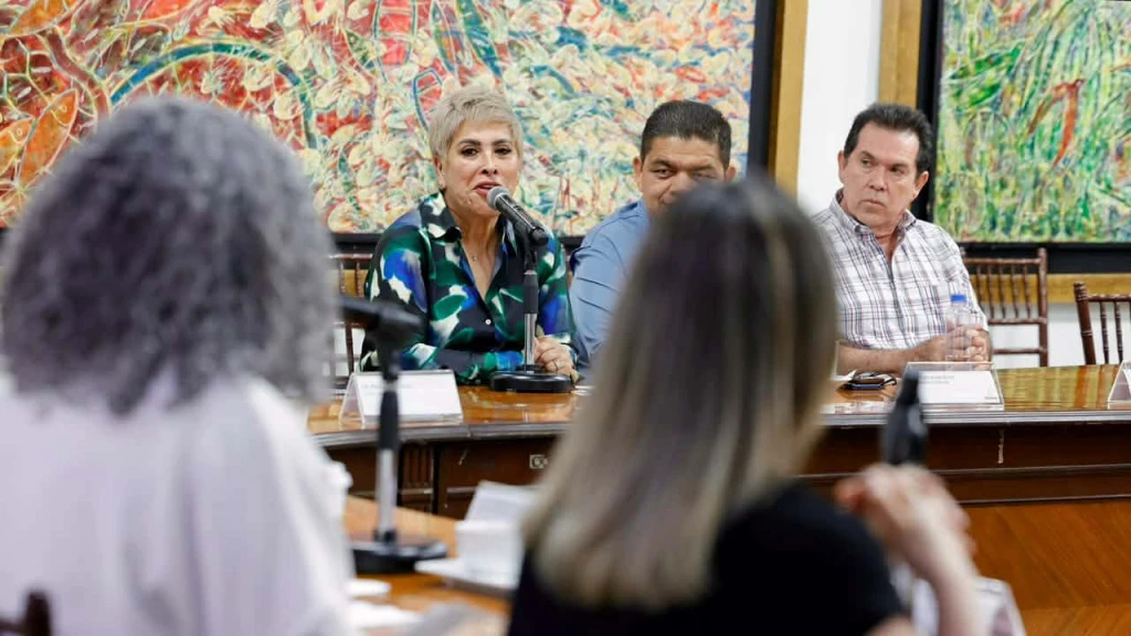 Transportistas, comerciantes y restauranteros ya operan en turno nocturno en Culiacán