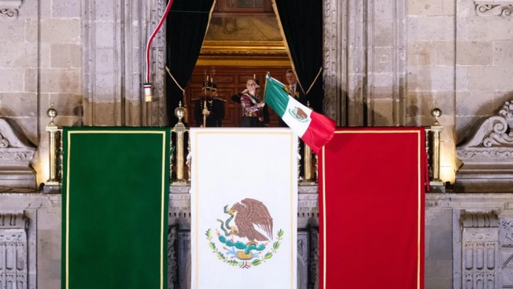 ¡Viva México libre, independiente y soberano!: presidenta encabeza ceremonia por el 216 Aniversario del Grito de Independencia