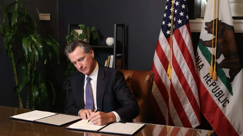 California Lidera la Regulación de IA: Newsom Firma Orden Ejecutiva para Desarrollar un 'Interruptor de Apagado'