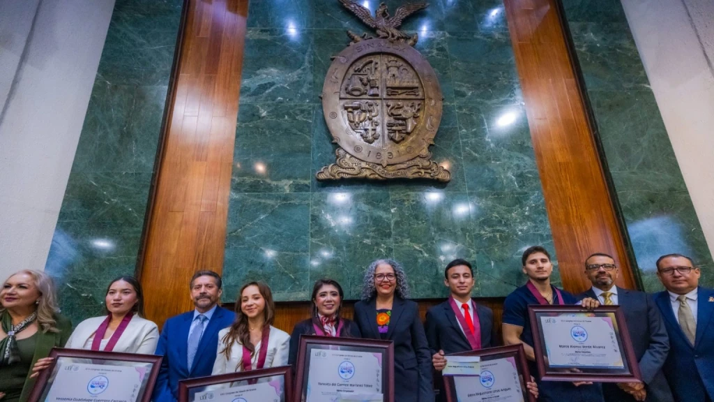 Gobernadora participó en la ceremonia de entrega del Premio al Mérito Juvenil 2026