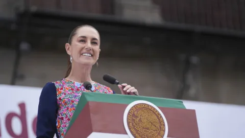 Sheinbaum Reafirma Soberanía Nacional y Rechaza Injerencia Extranjera en Mensaje desde el Zócalo