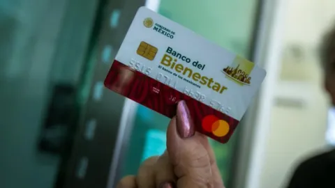 Piden considerar como delito de abuso de confianza el mal uso de tarjetas de pensiones y apoyos sociales